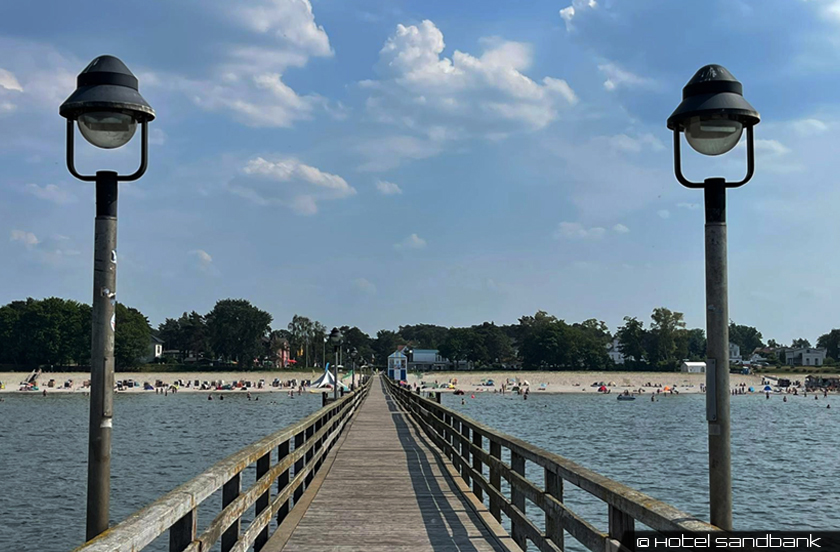 Strand mit Seebruecke - Seebad Lubmin